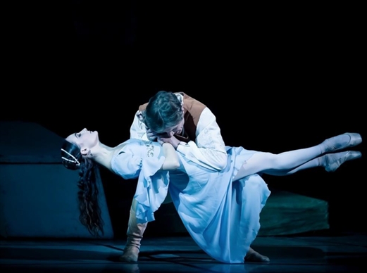 ‘Romeo y Julieta’ bailan su trágico amor sobre las tablas del Romea